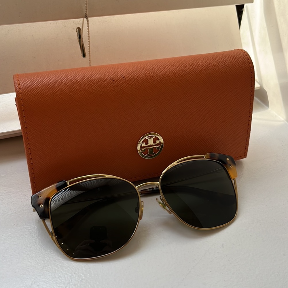 Tory Burch Sunglasses - TY6049 - Gold/Tokyo Tortoise